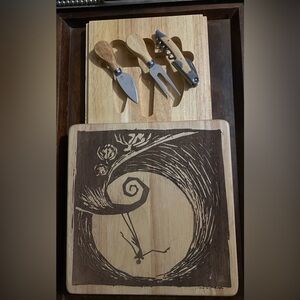Nightmare Before Christmas 
Jack Skellington 
Cheese & Wine Board Tray